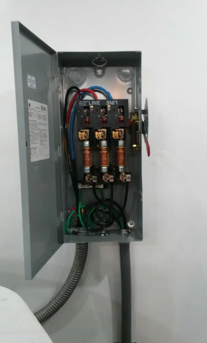 Three-phase disconnect switch installed for Smoke Detector Installation in Excelsior Springs